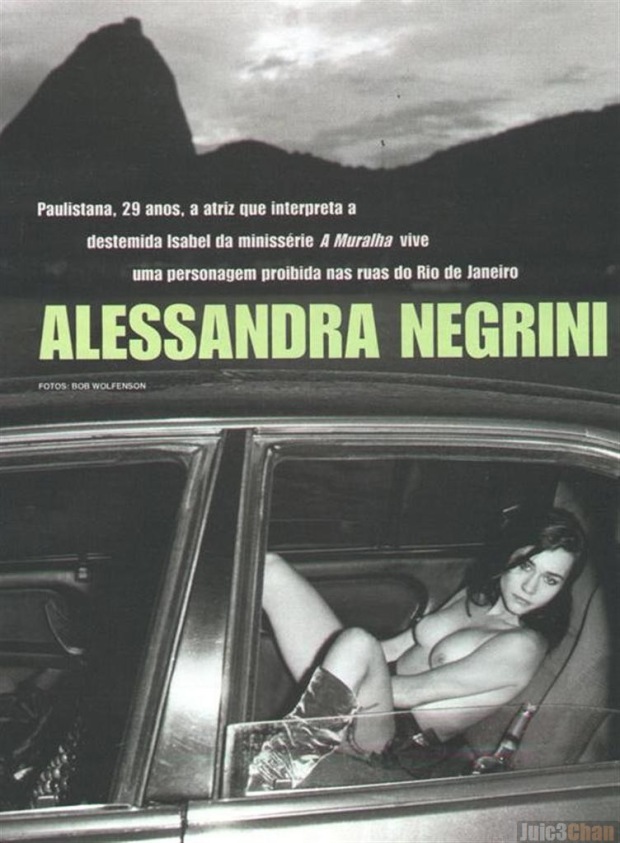Alessandra Negrini con falda corta 88