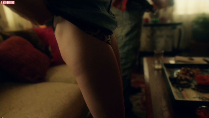 Lindsay Musil con falda