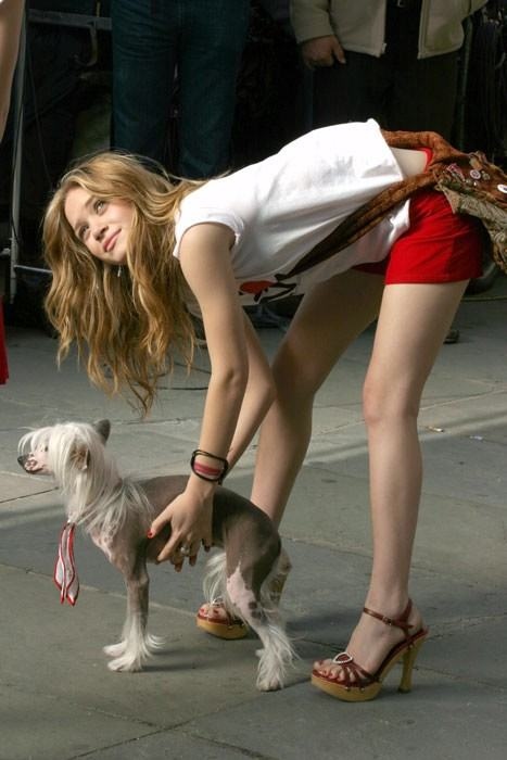 Mary-Kate Olsen con falda corta