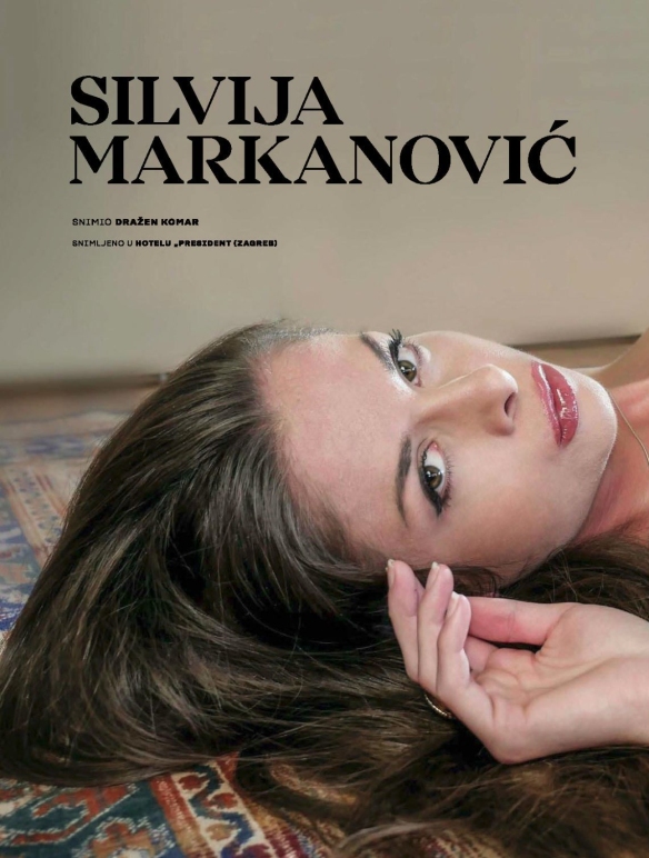 Silvija Markanovic con falda 17